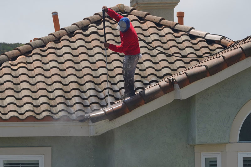 Roof Pressure Cleaning Service in South Florida